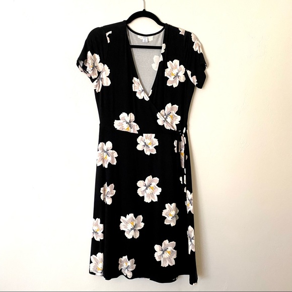 [ Sold ] Old Navy Floral Wrap Dress, Medium - Picture 2 of 8